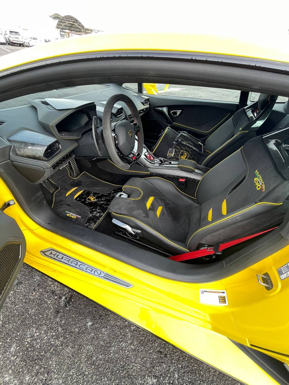 Huracan EVO cabin, mats fitted and finished