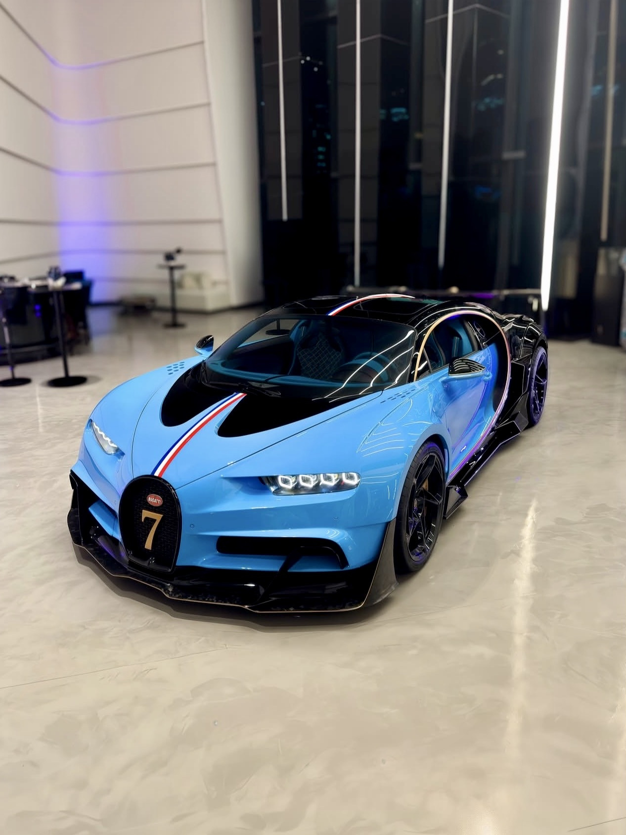 Bugatti Chiron for Burna Boy: cabin, car and rear wing