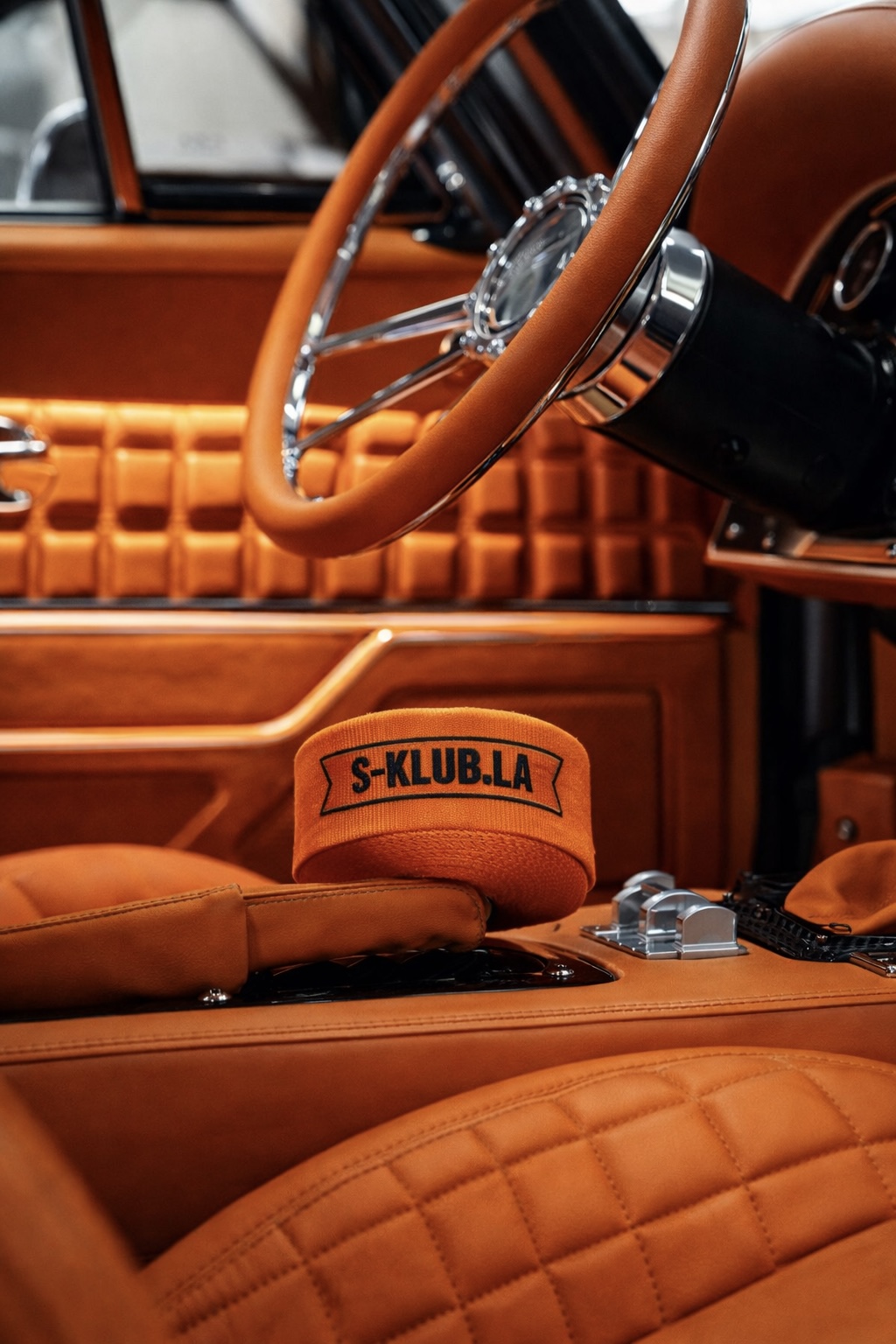 Corvette Split-Window tan leather interior with S-KLUB LA detail